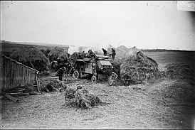 Threshing by a travelling threshing mill, with power supplied by a steam engine, 1920s